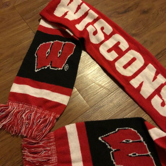Wisconsin long scarf 🧣 - Picture 3 of 5